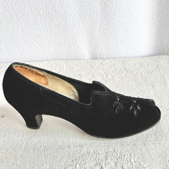 1930s 1940s Black Suede Cut Out Chunky Heel Pumps 7-8 Narrow - Picture 8 of 11